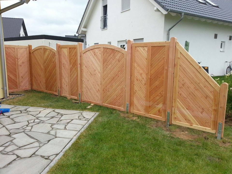 Montage Sichtschutzelemente